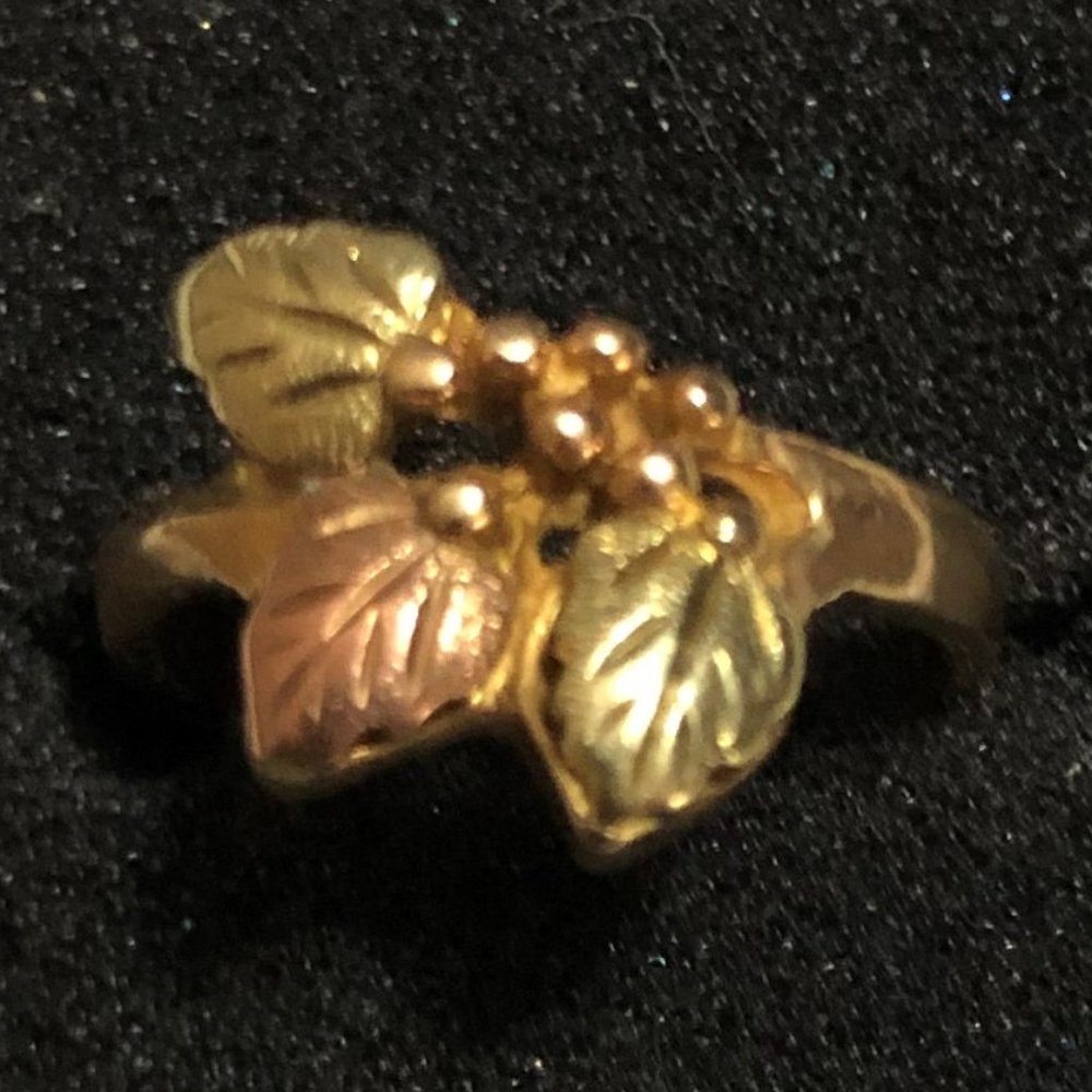 Landstrom's Black Hills Gold ladies ring s4.5